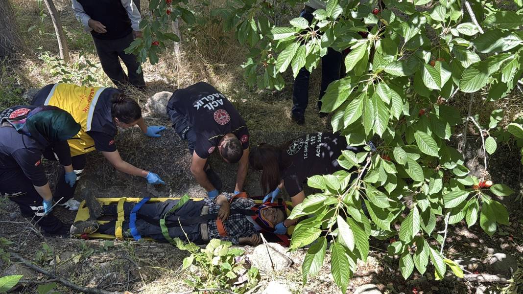 Konya'da kiraz toplamak isteyen kişi hastaneye kaldırıldı! Bir anda kendini kanalda buldu 2